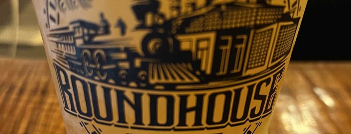 Roundhouse Depot Brewing Co is one of Tempat yang Disukai Erica.