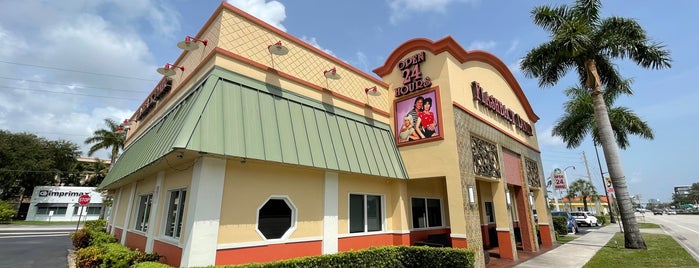 Flashback Diner & Coffeehouse is one of Florida food to try.