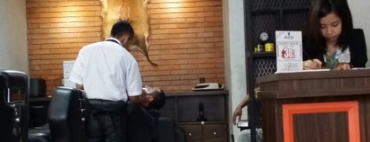 BarBerBos barbershop bandung is one of Lugares favoritos de Jose.