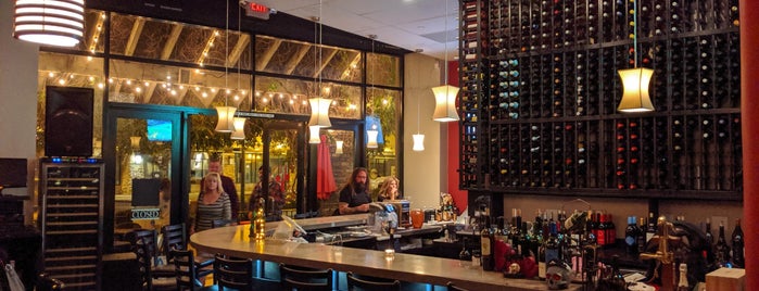 Lee's Wine Bar is one of Lugares favoritos de Jennifer.