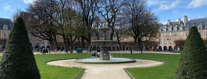 Place des Vosges is one of Lieux qui ont plu à David.