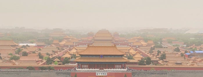 Jingshan Park is one of David'in Beğendiği Mekanlar.