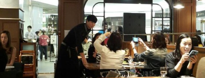 ELBON grand cafe is one of Won-Kyung'un Beğendiği Mekanlar.