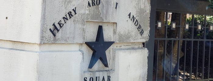 Henry Aaron Alexander Square is one of Orte, die Chester gefallen.