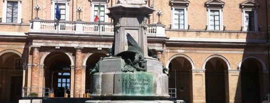 Piazza Giacomo Leopardi is one of Lugares favoritos de Dimitris.