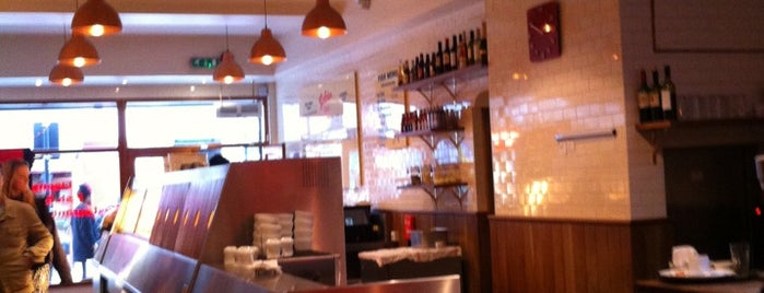 The Golden Union Fish Bar is one of Lugares favoritos de Jean-christophe.