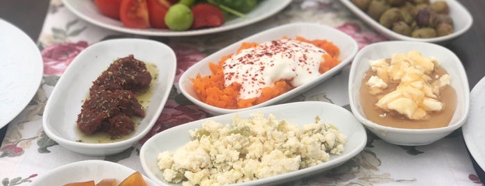 Fokaia Garden Kahvaltı&Restaurant is one of Foça (Mant Kırtasiye Üretimi NWM Adisyon Fişi).