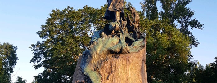 Памятник Адмиралу Макарову is one of Кронштадт.