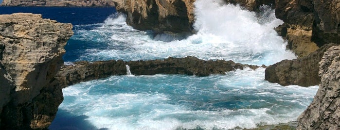 Collapsed Azure Window is one of Adrianさんのお気に入りスポット.