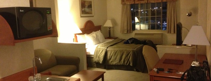 Comfort Suites is one of Lugares favoritos de Terri.