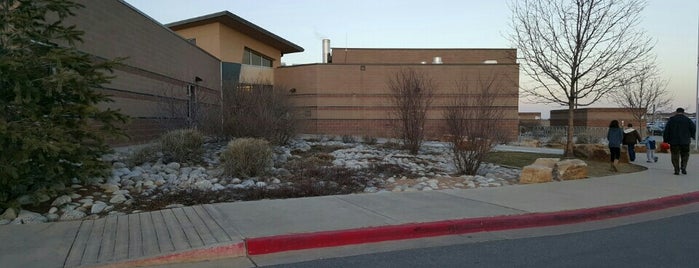 Blue Mountain Elementary School is one of Posti che sono piaciuti a Mark.