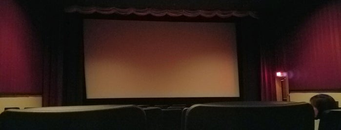 Omni Cinemas 8 is one of Ya'akovさんのお気に入りスポット.