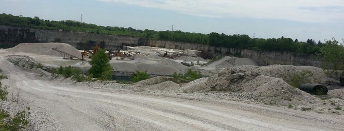 Lannon Stone Quarry is one of Locais curtidos por Karl.