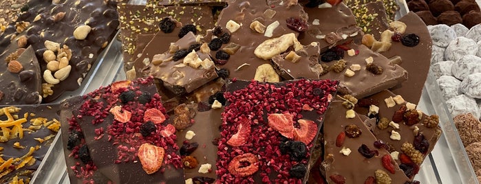 Chocolatier Dumon is one of Locais salvos de Esra.