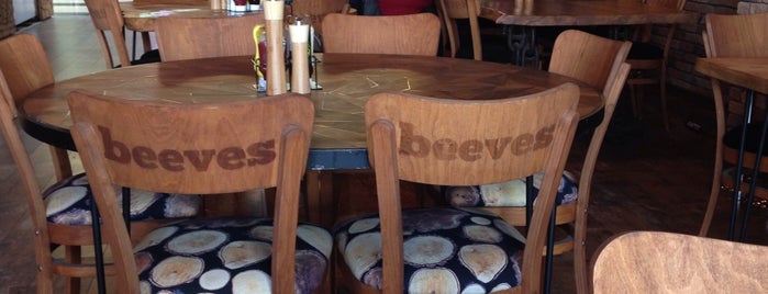 Beeves Burger & Steakhouse is one of Locais curtidos por Ali.