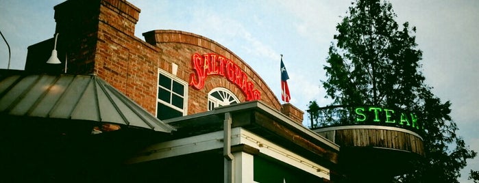 Saltgrass Steak House is one of Lugares favoritos de Nick.
