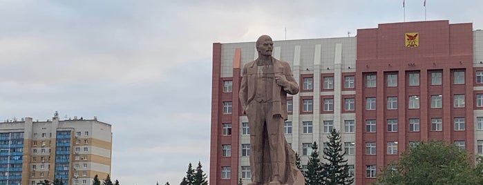 Площадь Ленина is one of Lenin's.