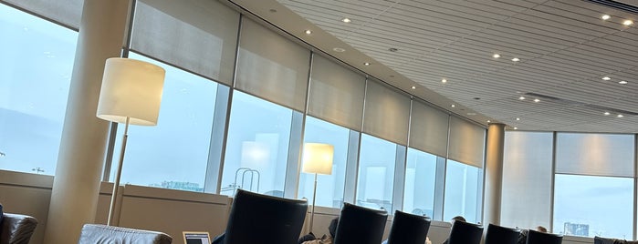 Maple Leaf Lounge (Domestic) is one of Air Canada Maple Leaf Airport Lounges.