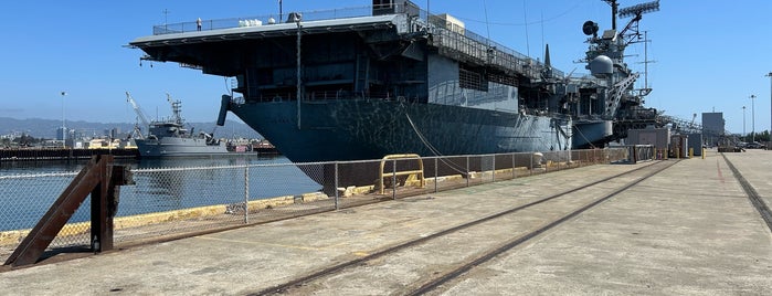 USS Hornet - Sea, Air and Space Museum is one of Oakland.