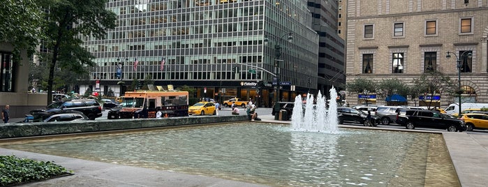 375 Park Ave Fountains is one of Great Outdoor and Swimmies.