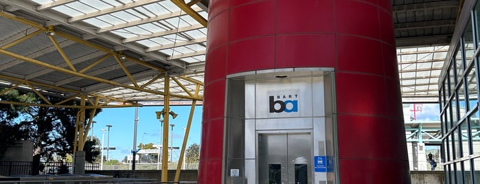 Richmond BART Station is one of Lugares favoritos de Agu.
