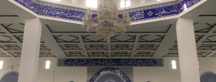 Masjid Bandar Al-Muktafi Billah Shah is one of MASJID.