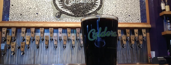 Caldera Brewery & Restaurant is one of Lugares favoritos de Jahed.