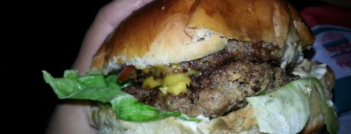Fellas Burger & Fried Chicken is one of Posti che sono piaciuti a Nail.