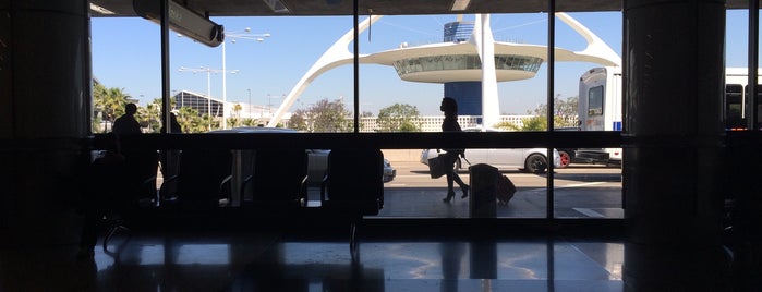 Aeropuerto Internacional de Los Ángeles (LAX) is one of HELL.