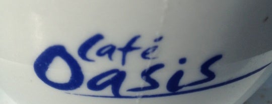 Cafè Oasis is one of Lieux qui ont plu à James Alistair.
