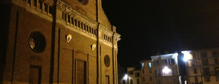 Piazza Duomo is one of Tempat yang Disukai Vlad.