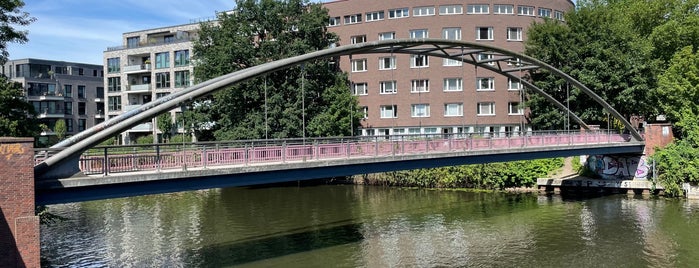 Großheidesteg is one of Hamburg: Brücken.