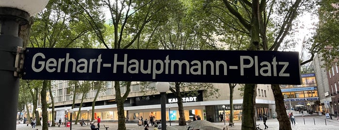 Gerhart-Hauptmann-Platz is one of Fav Deutsche Places.