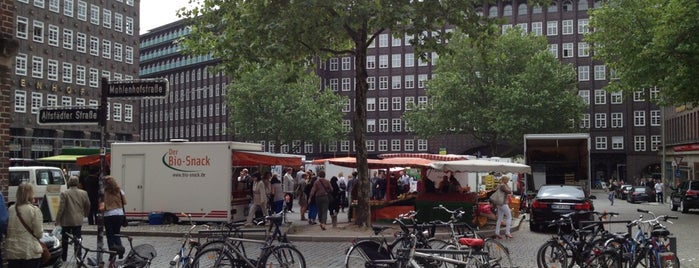Hamburg-Altstadt is one of Joud’s Liked Places.