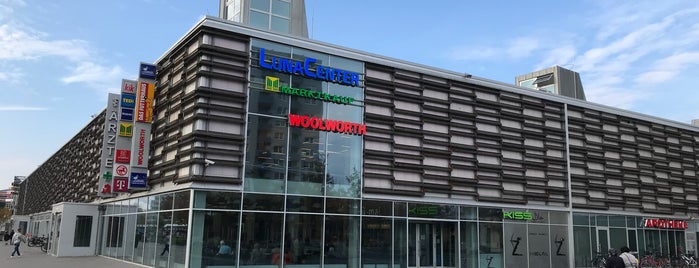 LunaCenter is one of Hamburg: Einkaufszentren.