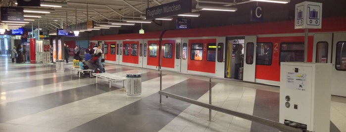 ミュンヘン空港駅 is one of Wien-München.