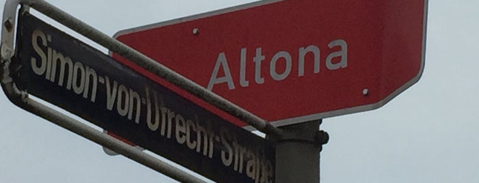 Altona is one of Hamburg: Stadtteile.