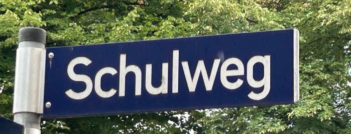 Schulweg is one of Hamburg: Straßen (N-Z).