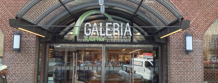 Galeria Karstadt Kaufhof is one of สถานที่ที่ VLADIMIR✅ ถูกใจ.