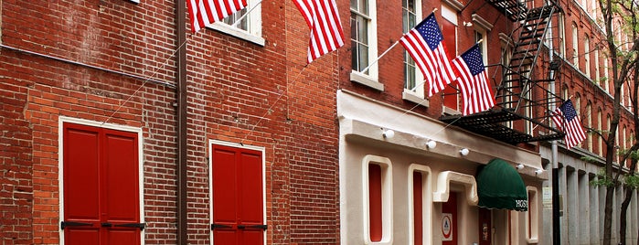 Apple Hostels Philadelphia is one of Out of town.