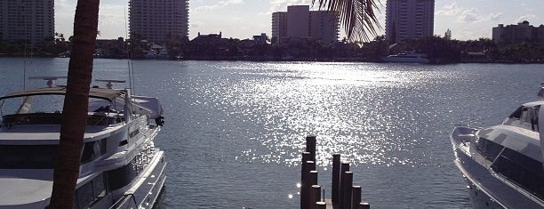 The Boca Raton is one of Lugares favoritos de Dario.