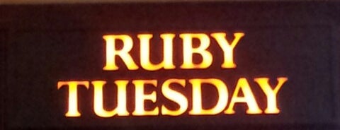 Ruby Tuesday is one of สถานที่ที่ Abby ถูกใจ.