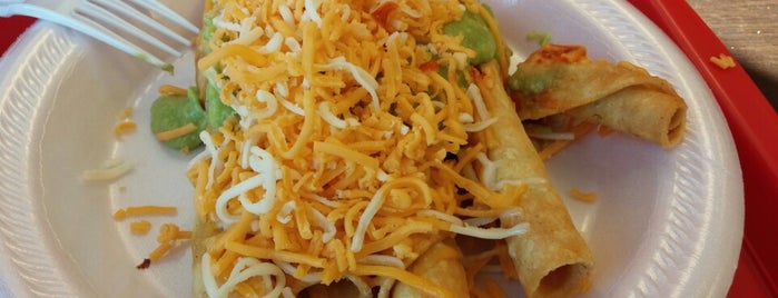 Los Favoritos Mexican Food is one of สถานที่ที่บันทึกไว้ของ Kristen.