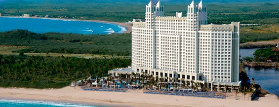 Hotel Riu Emerald Bay is one of Super Recomendable !.