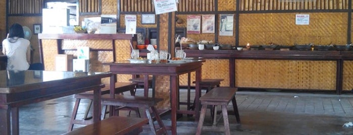 Saung Pasundan is one of Wisata Kuliner Samarinda.