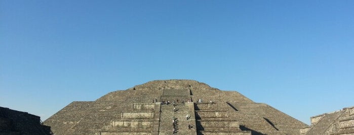 Pirámide de la Luna is one of Monumentos!.