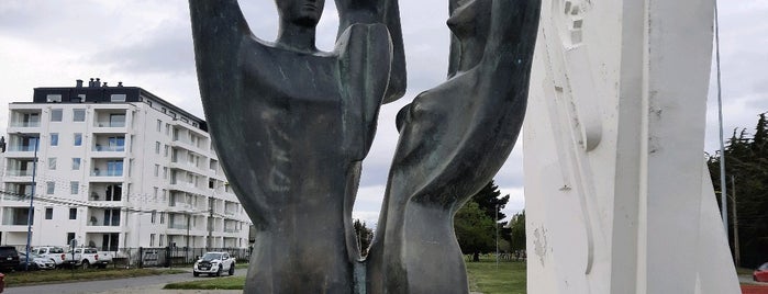 Monumento Inmigrante Croata is one of Punta Arenas y las historias de familia..