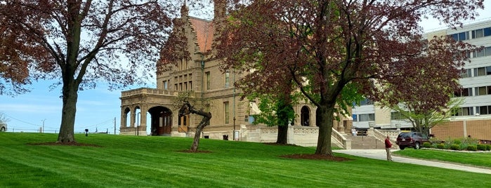Pabst Mansion is one of Chicago/Cleveland.
