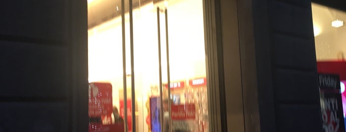 Vodafone Store is one of Firenze.
