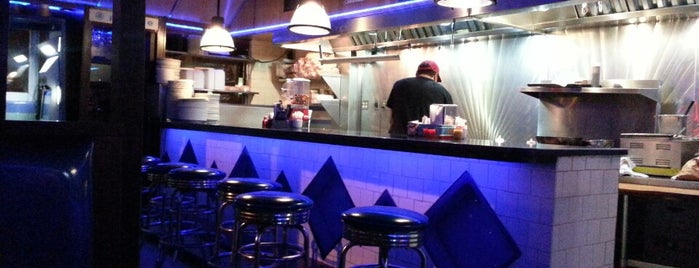 South Street Diner is one of Tempat yang Disimpan Punketta.